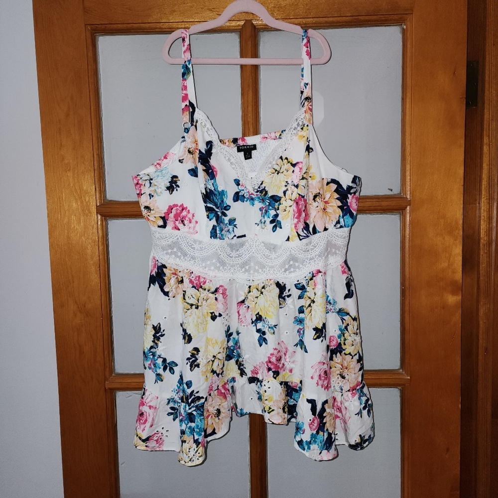 Torrid size 0 white floral babydoll eyelet with lace detail Sleeveless top nwt